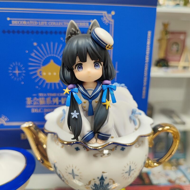 Оригинальная фигурка Ribose «Tea Time Cats» кошечка-коровка в чайнике — фото 2
