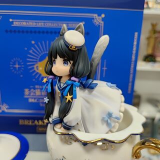 Оригинальная фигурка Ribose «Tea Time Cats» кошечка-коровка в чайнике — миниатюра 3