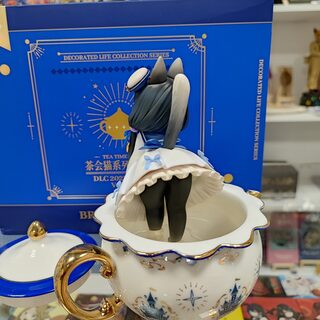 Оригинальная фигурка Ribose «Tea Time Cats» кошечка-коровка в чайнике — миниатюра 4
