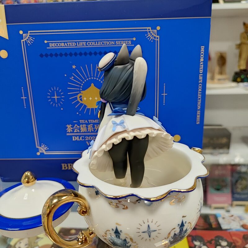 Оригинальная фигурка Ribose «Tea Time Cats» кошечка-коровка в чайнике — фото 4