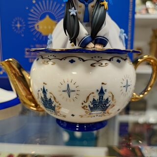 Оригинальная фигурка Ribose «Tea Time Cats» кошечка-коровка в чайнике — миниатюра 6