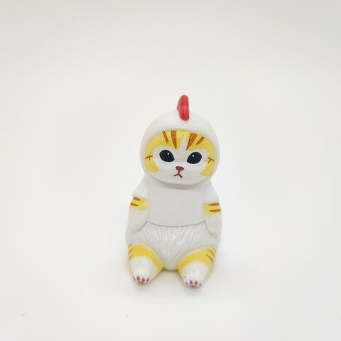 Фигурка «Няшные котики» Котик белый шапка курица