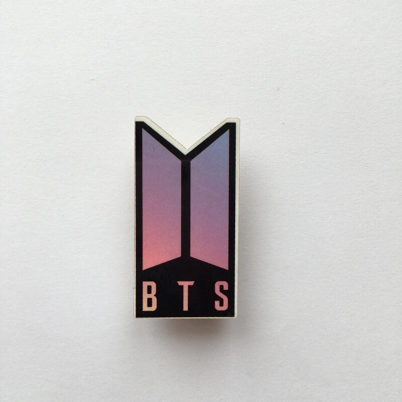 Деревянный значок «BTS» BTS