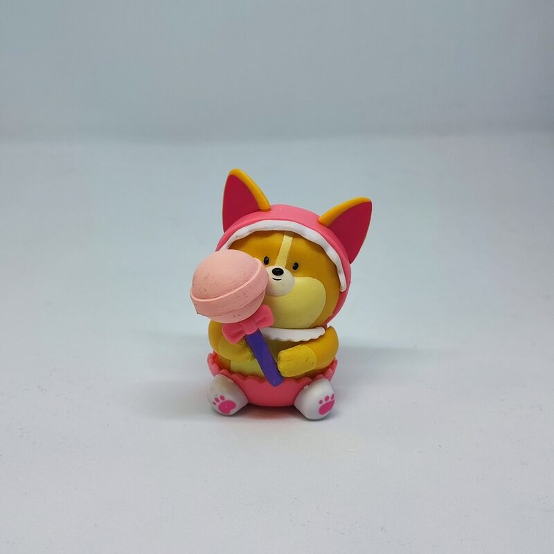 Фигурка Корги с игрушкой