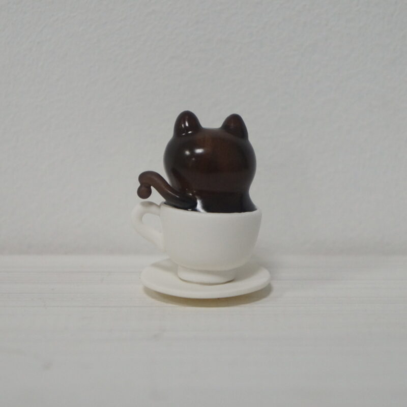 Фигурка «Няшные котики» Кофейные котики - Котик с поднятой лапкой — фото 3