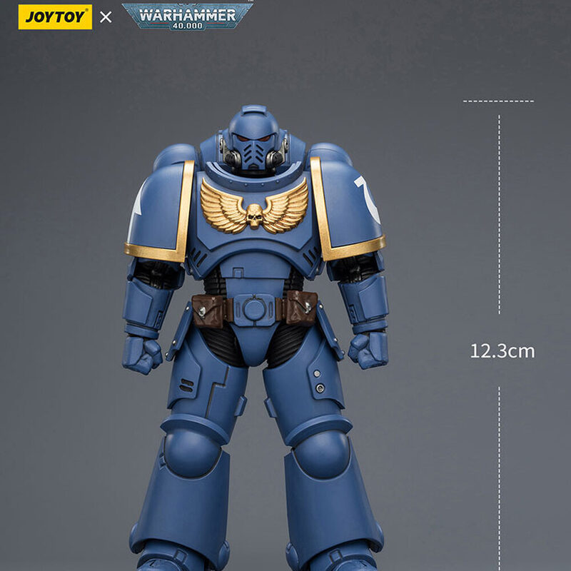 Оригинальная подвижная фигурка JOYTOY Warhammer 1/18 Ультрамарин с болт-винтовкой, болт-пистолетом и цепным мечом — фото 4