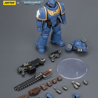 Оригинальная подвижная фигурка JOYTOY Warhammer 1/18 Ультрамарин с болт-винтовкой, болт-пистолетом и цепным мечом — миниатюра 5