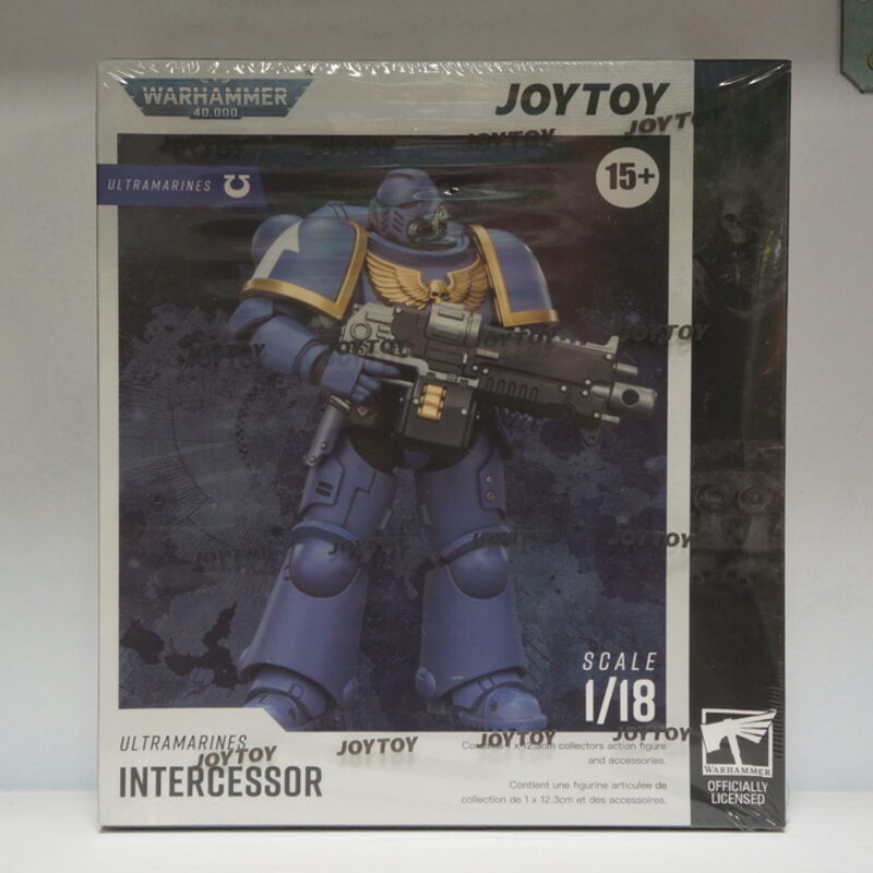Оригинальная подвижная фигурка JOYTOY Warhammer 1/18 Ультрамарин с болт-винтовкой, болт-пистолетом и цепным мечом — фото 6