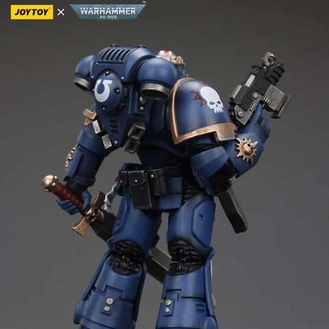 Оригинальная подвижная фигурка JOYTOY Warhammer 1/18 Ультрамарин Примарис Лейтенант с силовым мечом