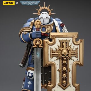 Оригинальная подвижная фигурка JOYTOY Warhammer 1/18 Ультрамарин Торвальд с силовым мечом, щитом и болт-пистолетом — миниатюра 1
