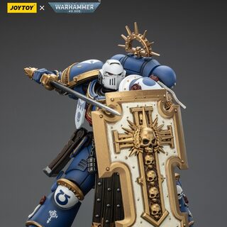 Оригинальная подвижная фигурка JOYTOY Warhammer 1/18 Ультрамарин Торвальд с силовым мечом, щитом и болт-пистолетом — миниатюра 4
