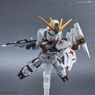 Сборная модель Bandai Gundam маленький белый с крыльями SD — миниатюра 1