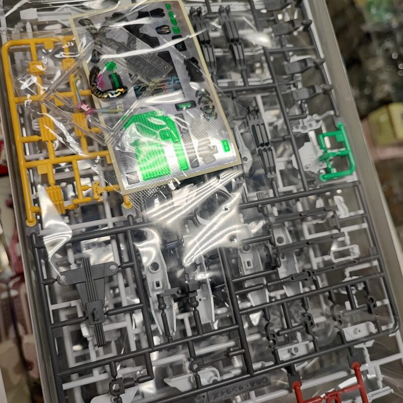 Сборная модель Bandai Gundam белый calibarn HG — фото 4
