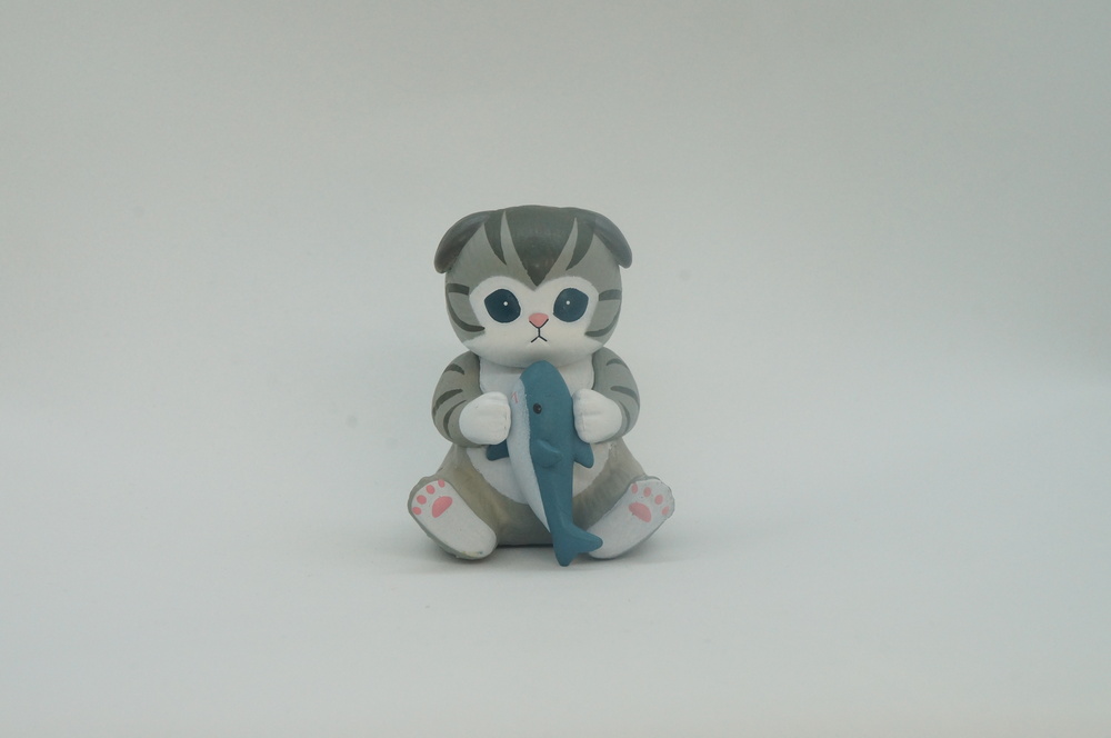 figurka-kotik-sidit-s-akuloj-3.jpg