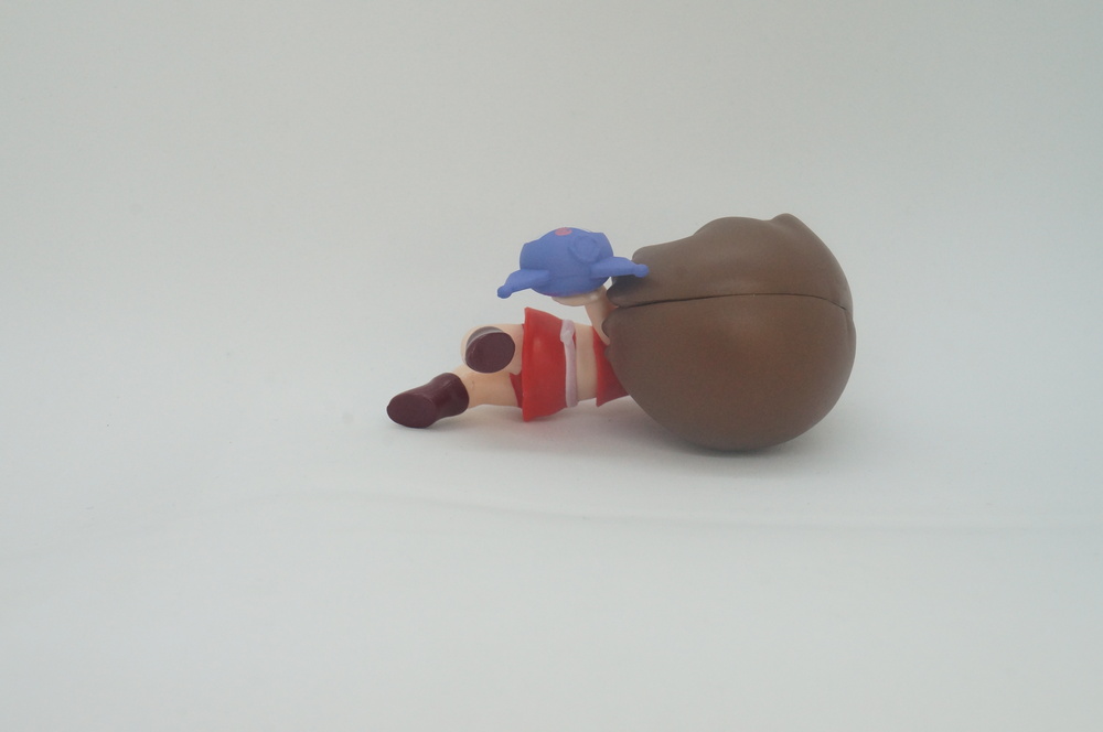figurka-vokaloidy-mejko-padaet-1.jpg