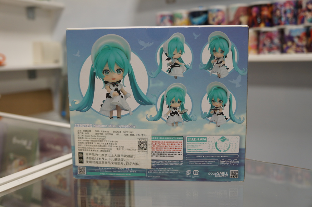 originalnaya-figurka-nendoroid-vokaloidy-hatsune-miku-symphony-2490-1.jpg