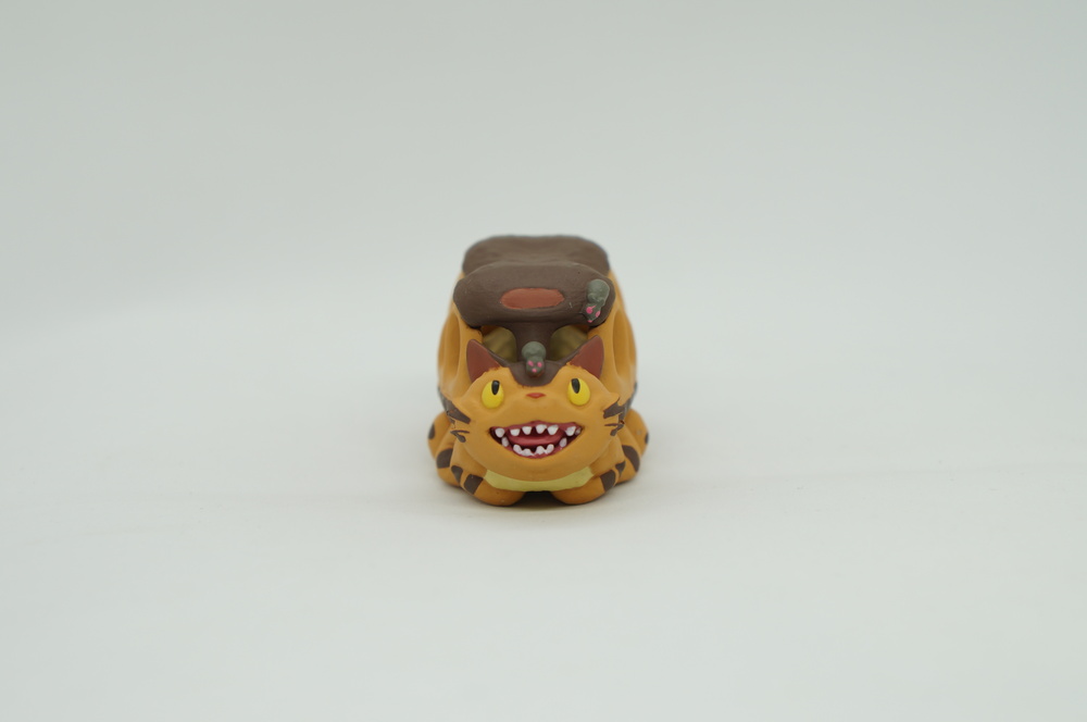 originalnaya-figurka-moj-sosed-totoro-kotobus-lezhit.jpg