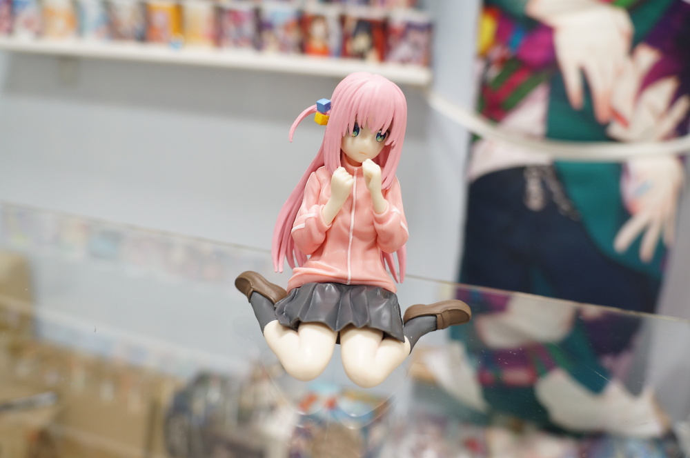 originalnaya-figurka-odinokij-roker-hitori-goto-1.jpg
