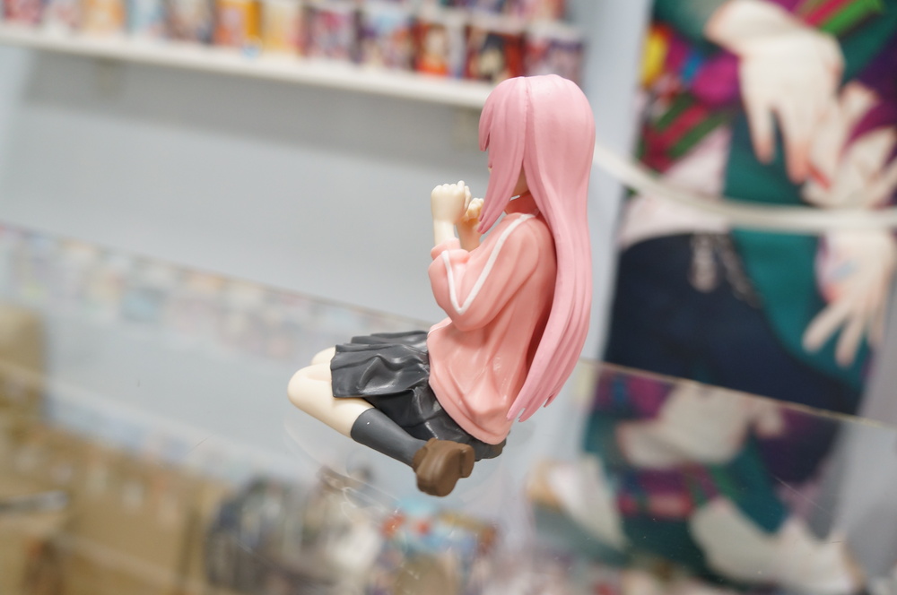 originalnaya-figurka-odinokij-roker-hitori-goto-3.jpg