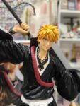 originalnaya-figurka-blich-ichigo-s-mechom-za-spinoj.jpg