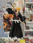 originalnaya-figurka-blich-ichigo-s-mechom-za-spinoj.jpg
