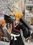 originalnaya-figurka-blich-ichigo-s-mechom-za-spinoj.jpg