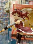 originalnaya-figurka-devochka-volshebnitsa-madoka-kyoko-sakura-komplitka.jpg