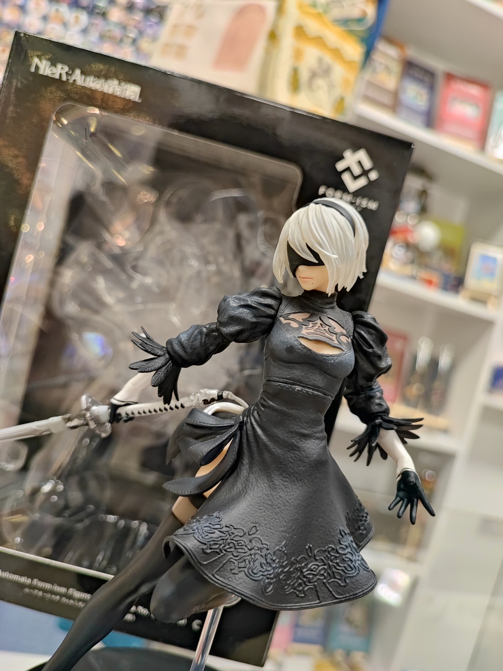 originalnaya-figurka-nier-automata-2b-4.jpg
