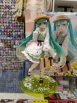 originalnaya-figurka-vokaloidy-hatsune-miku-shlyapka.jpg