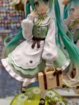originalnaya-figurka-vokaloidy-hatsune-miku-shlyapka.jpg