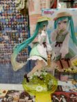 originalnaya-figurka-vokaloidy-hatsune-miku-shlyapka.jpg