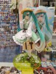 originalnaya-figurka-vokaloidy-hatsune-miku-shlyapka.jpg
