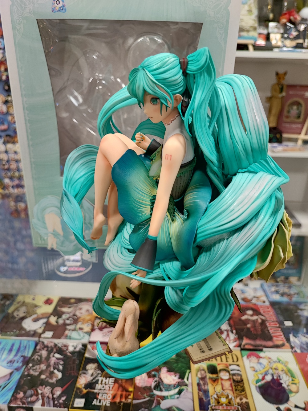 originalnaya-figurka-vokaloidy-miku-rozy-7.jpg