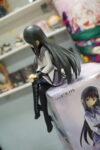 originalnaya-figurka-devochka-volshebnitsa-madoka-magika-homura-akemi-sidit.jpg