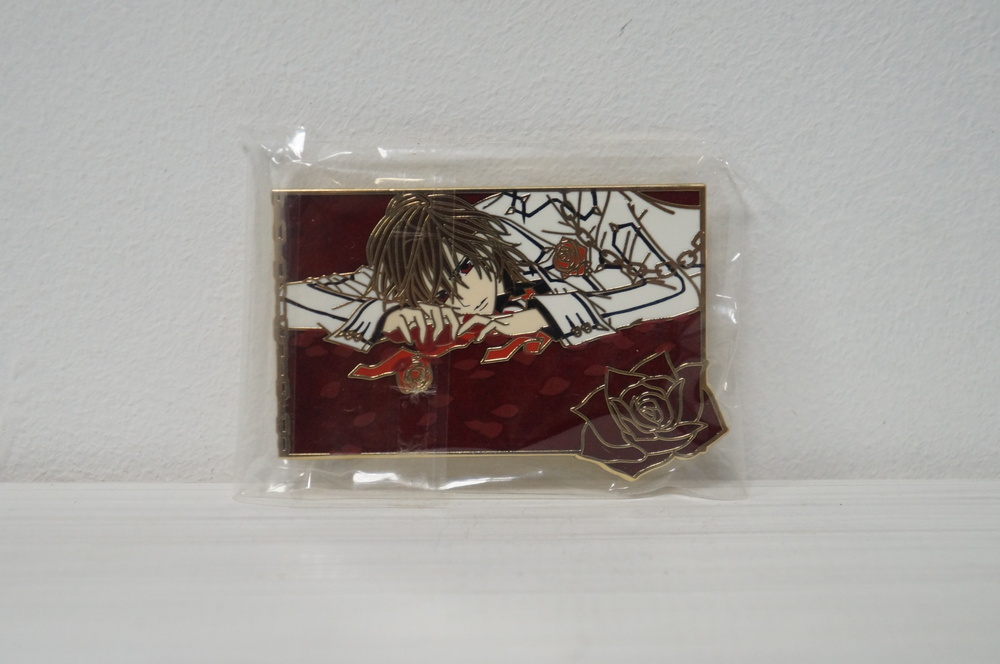 vampire-knight-anime-alloy-enamel-badges-brooch-pins-1.jpg