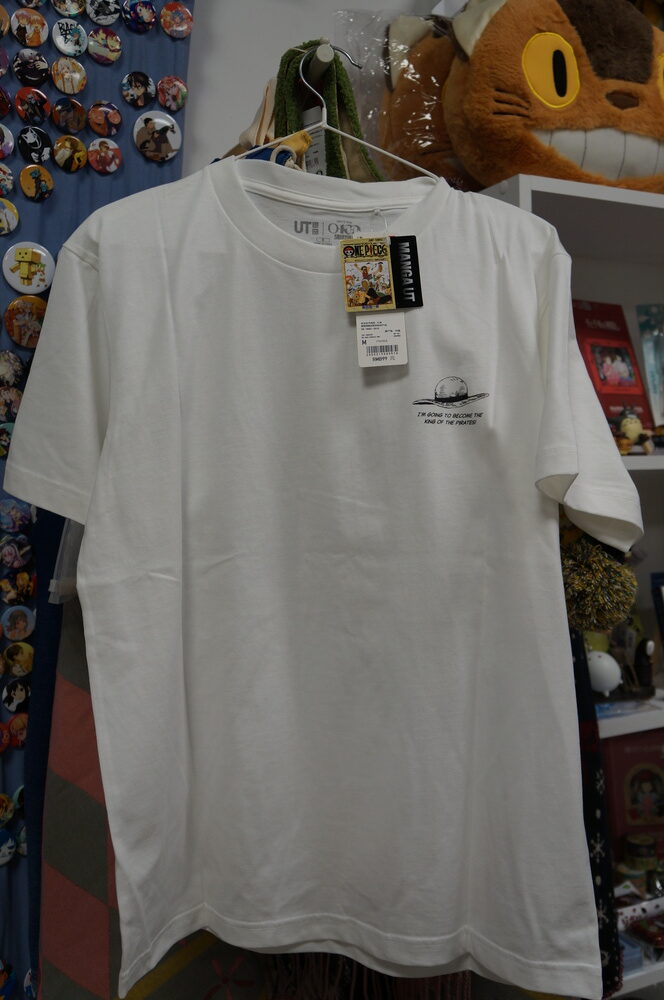 futbolka-uniqlo-van-pis-cherno-belaya-m.jpg
