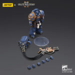 originalnaya-figurka-joytoy-warhammer-1-18-ultramarin-s-oruzhejnymi-trubkami.jpg