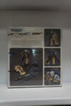 originalnaya-figurka-joytoy-warhammer-1-18-ultramarin-s-zolotym-shhitom.jpg