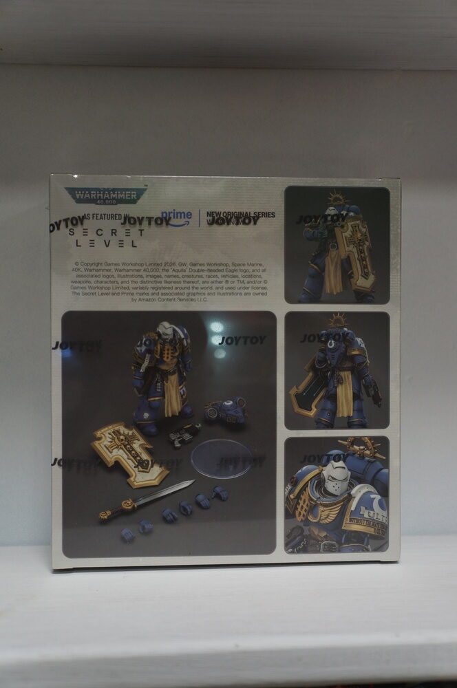 originalnaya-figurka-joytoy-warhammer-1-18-ultramarin-s-zolotym-shhitom-7.jpg